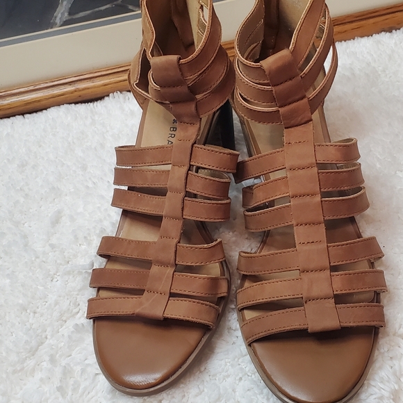 Lucky Brand Women's Brown Strappy Sandals - Picture 3 of 8